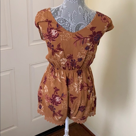 Tan Floral Romper - Picture 5 of 5